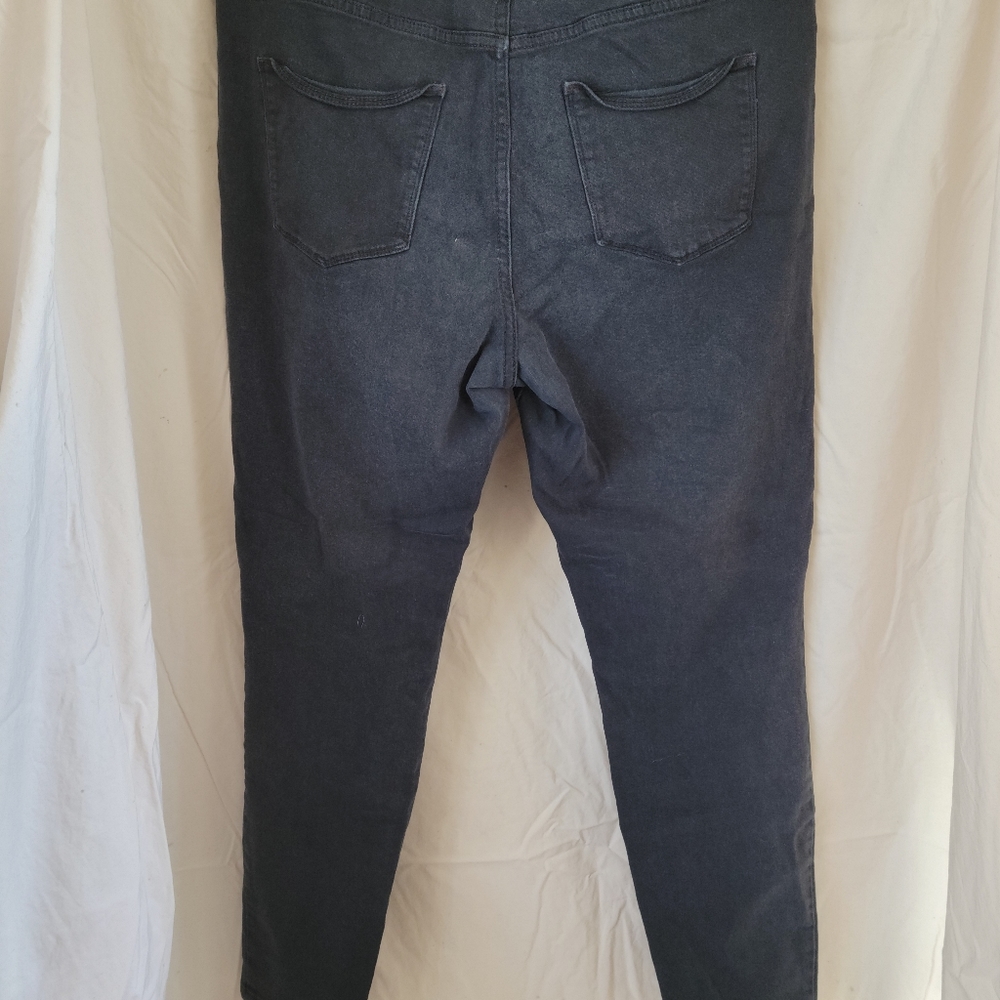 Black Universal Thread Jeans - Picture 3 of 3